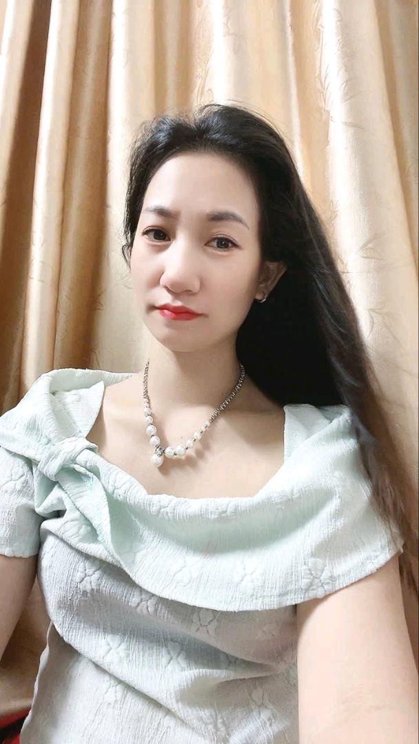 Juu from Vietnam, one of the girls you might meet on a video chat