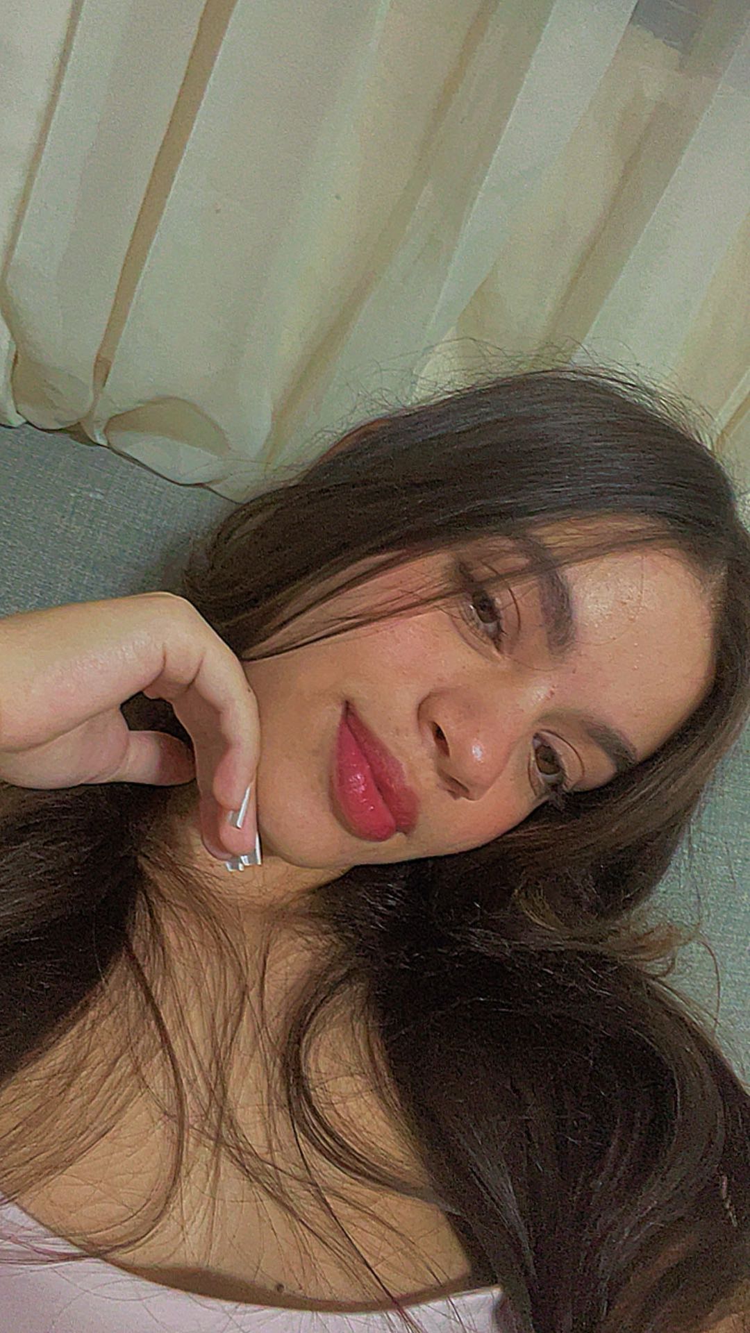 Princess from the Dominican Republic — talking to girls online at your own pace
